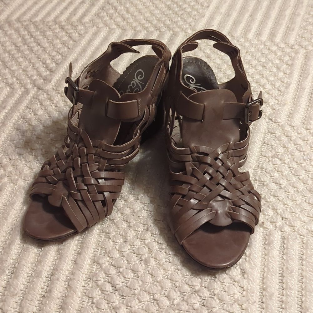 Naughty Monkey Dually Noted Women's‎ Size 8.5 M Taupe Leather Wedge Sandals